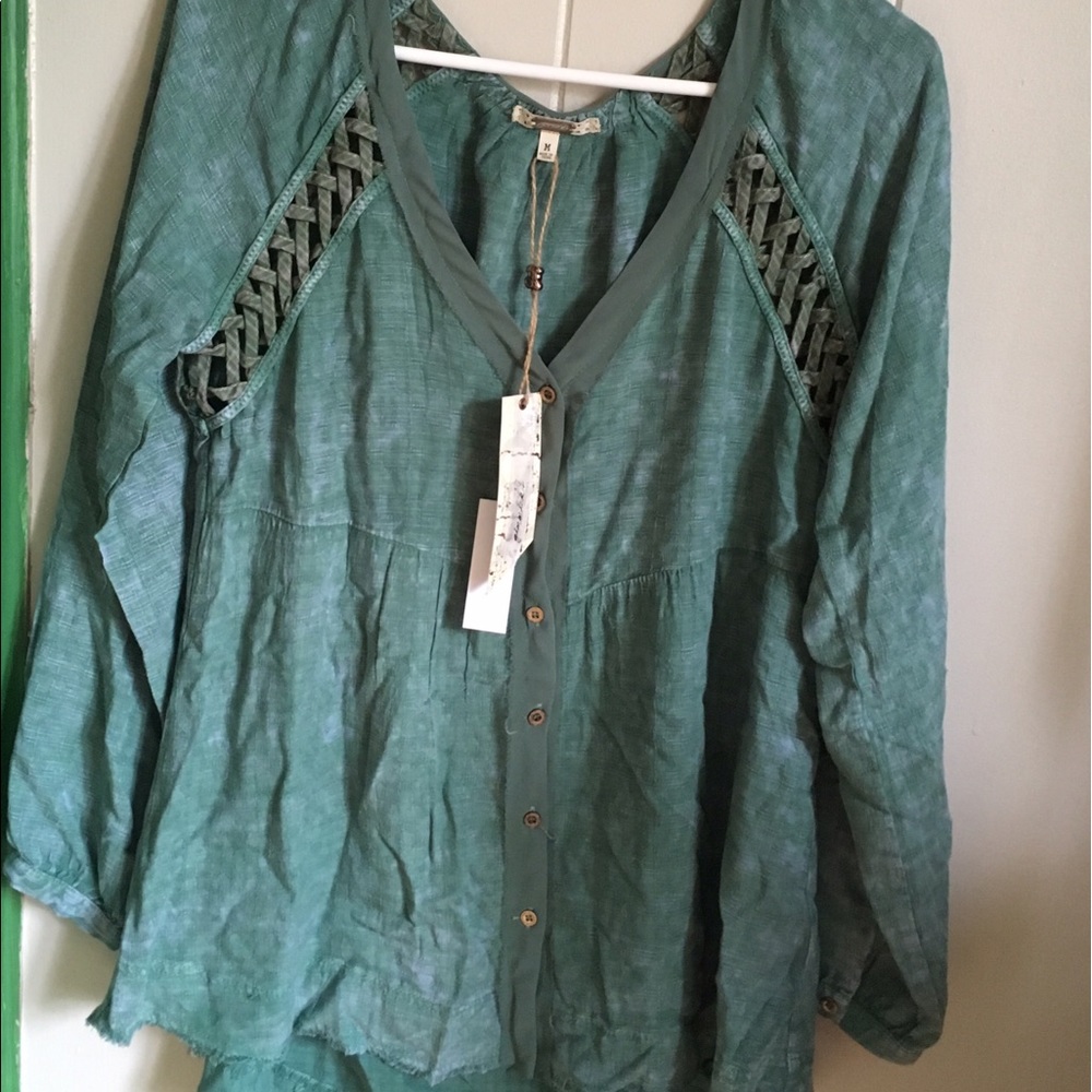 Size medium top by Gimmicks by BKE . New with tags