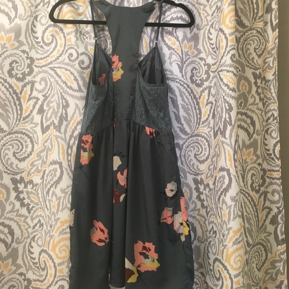 Blue racerback polyester and lace floral dress - Picture 3 of 4