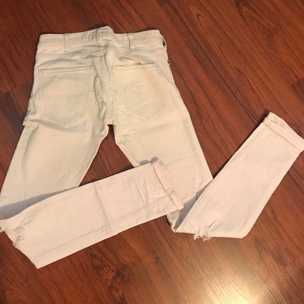 Currently Elliott distressed denim low rise - Picture 3 of 3
