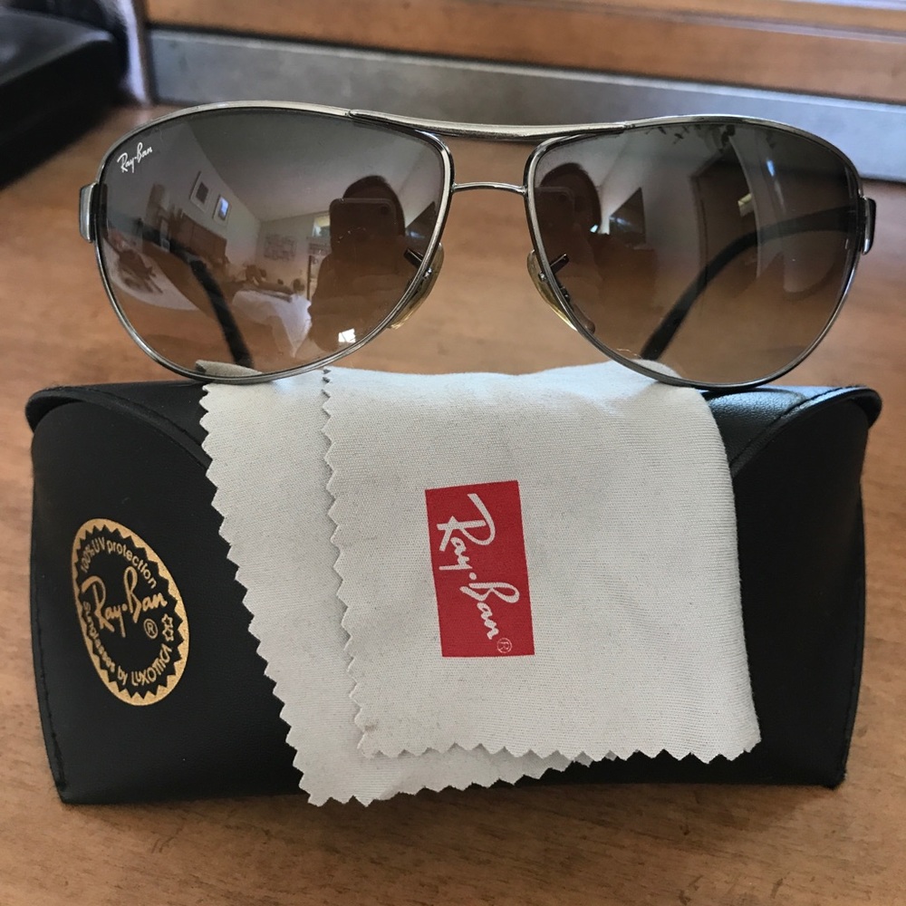 Ray ban round, aviator sunglasses with case