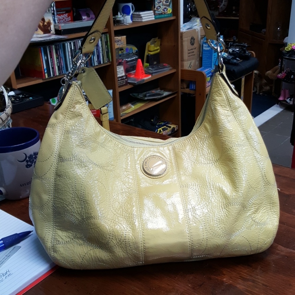 COACH HANDBAG
