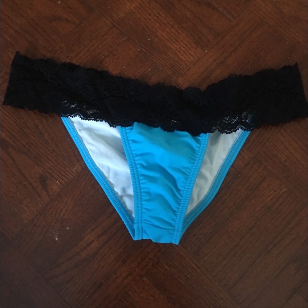 Cheeky bikini bottoms