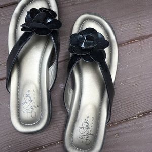 Shoe