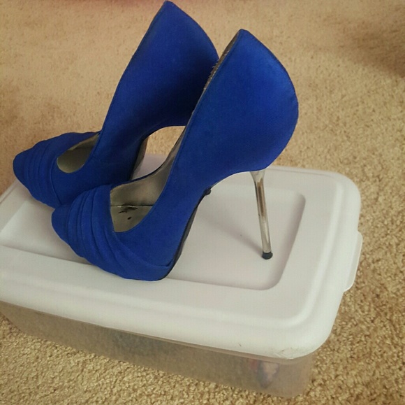 Sometimes blue - Picture 2 of 3