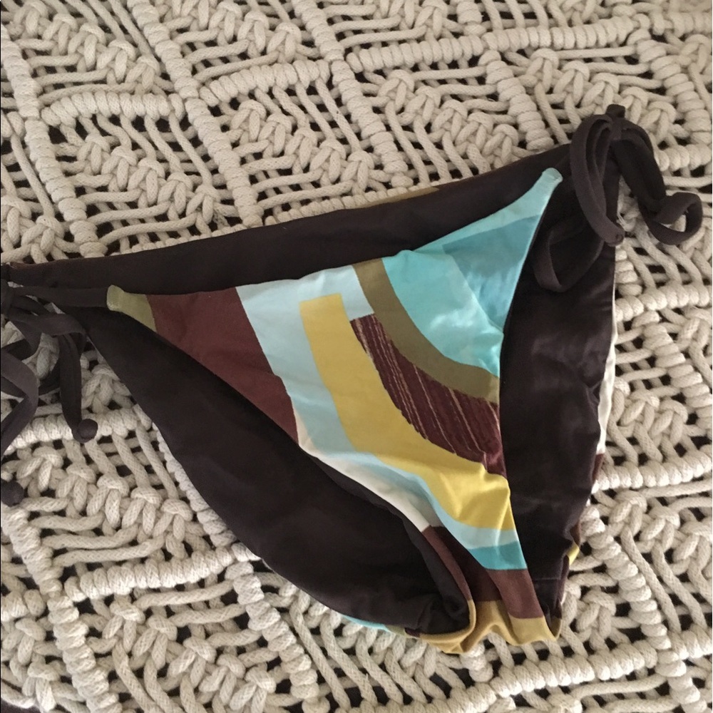 Reversible bikini bottoms