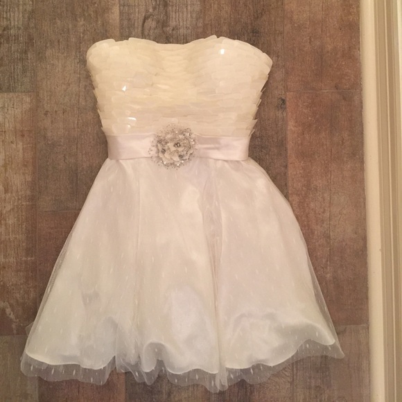 Event dress - Picture 2 of 2