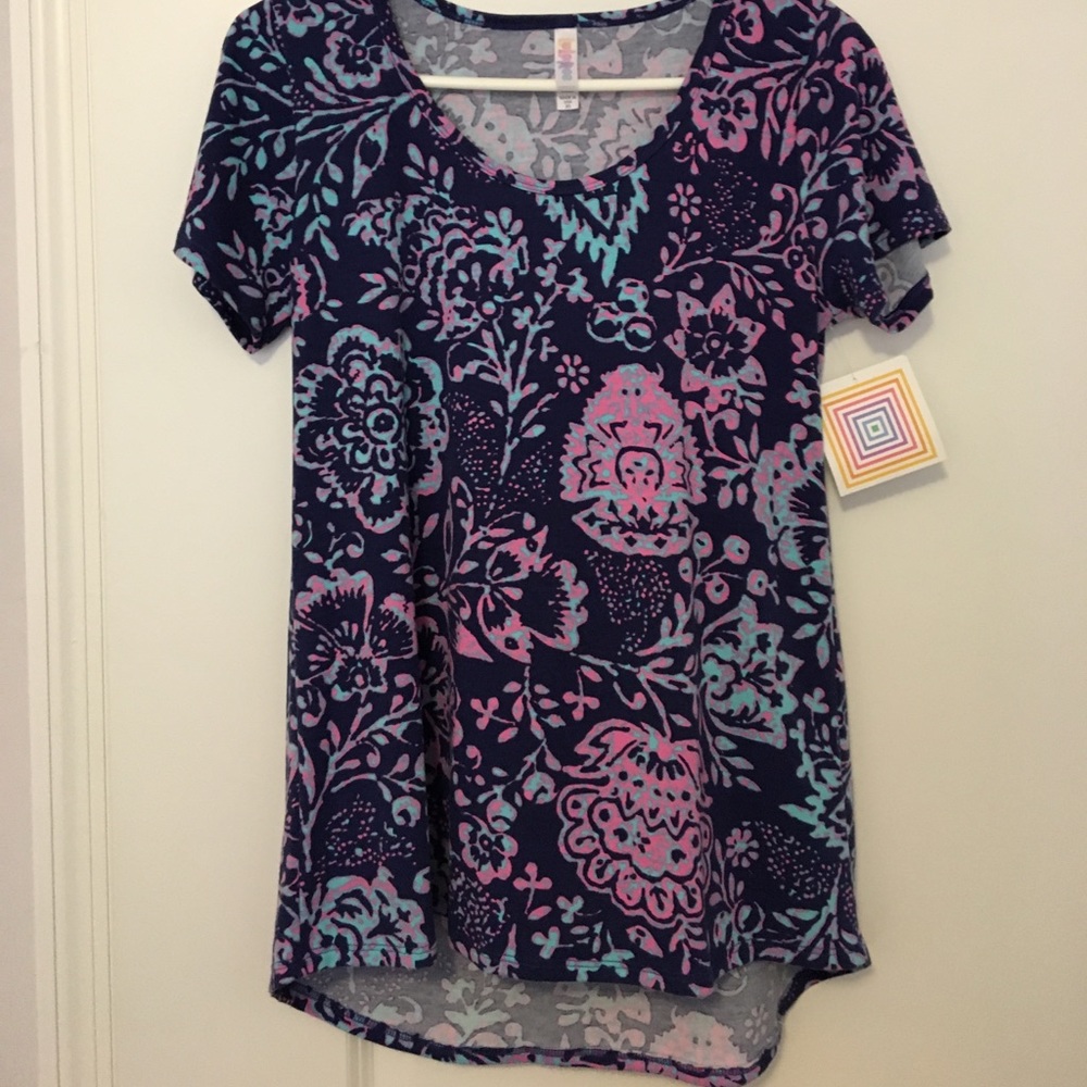 LuLaRoe Classic T XS. New with tags