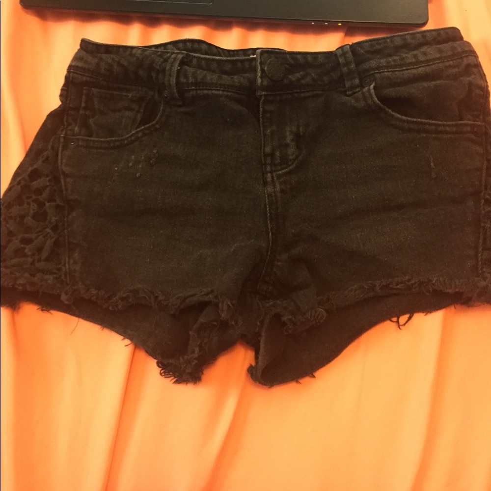 Brand new "No Boundaries" booty shorts