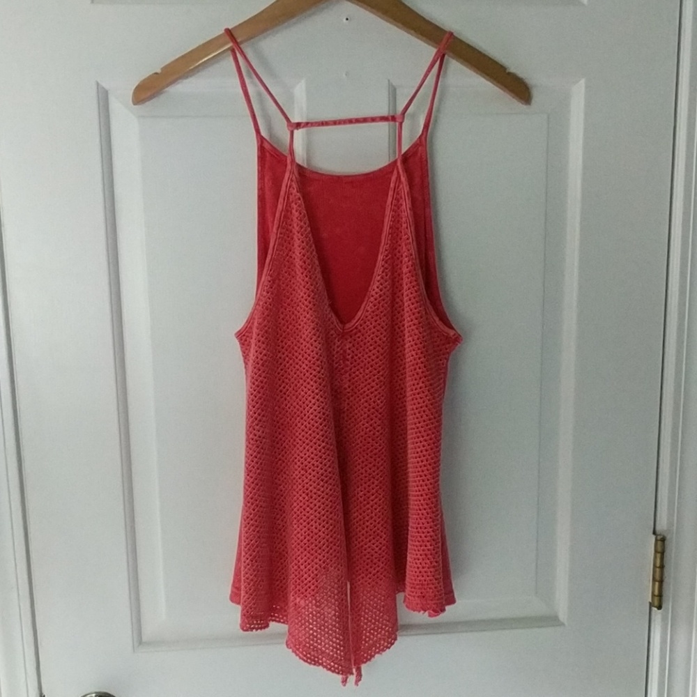 Red tank - Picture 2 of 2