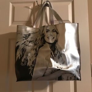 VS tote