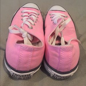 Light pink converse