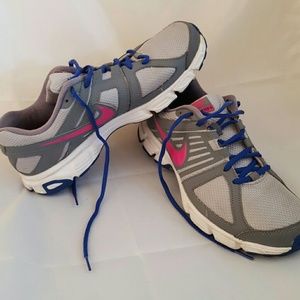 Nike Downshifter 5 running shoe