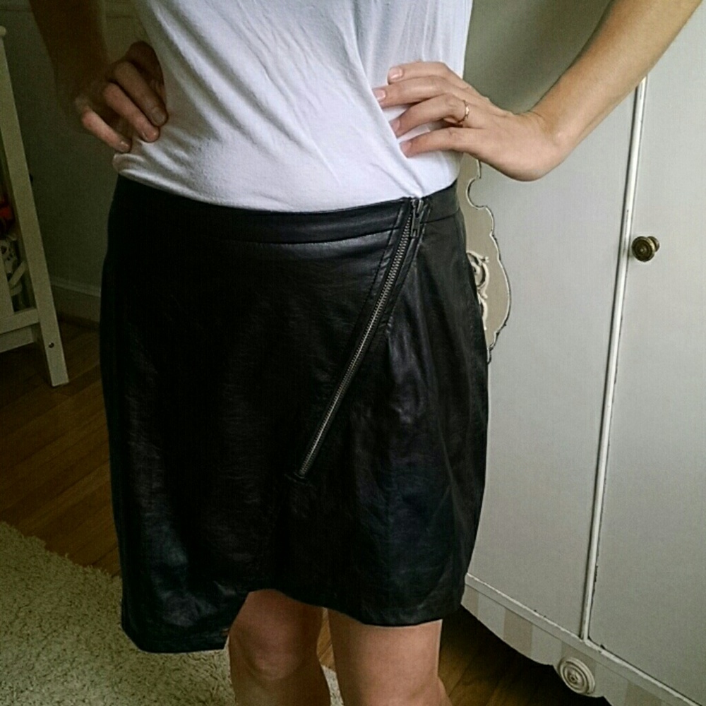 NWT Sanctuary black faux leather mini skirt M medi