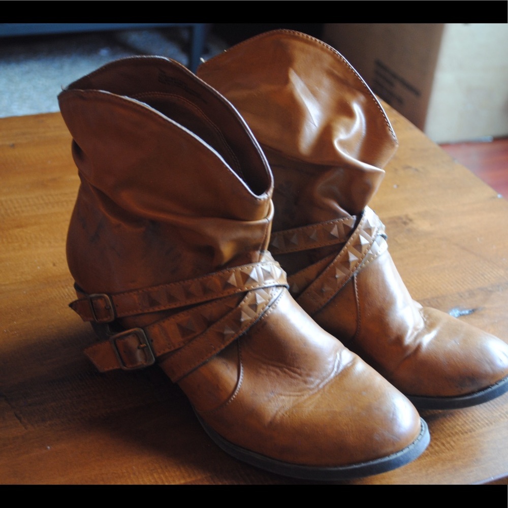 Maurices heeled camel studded ankle boots size 11