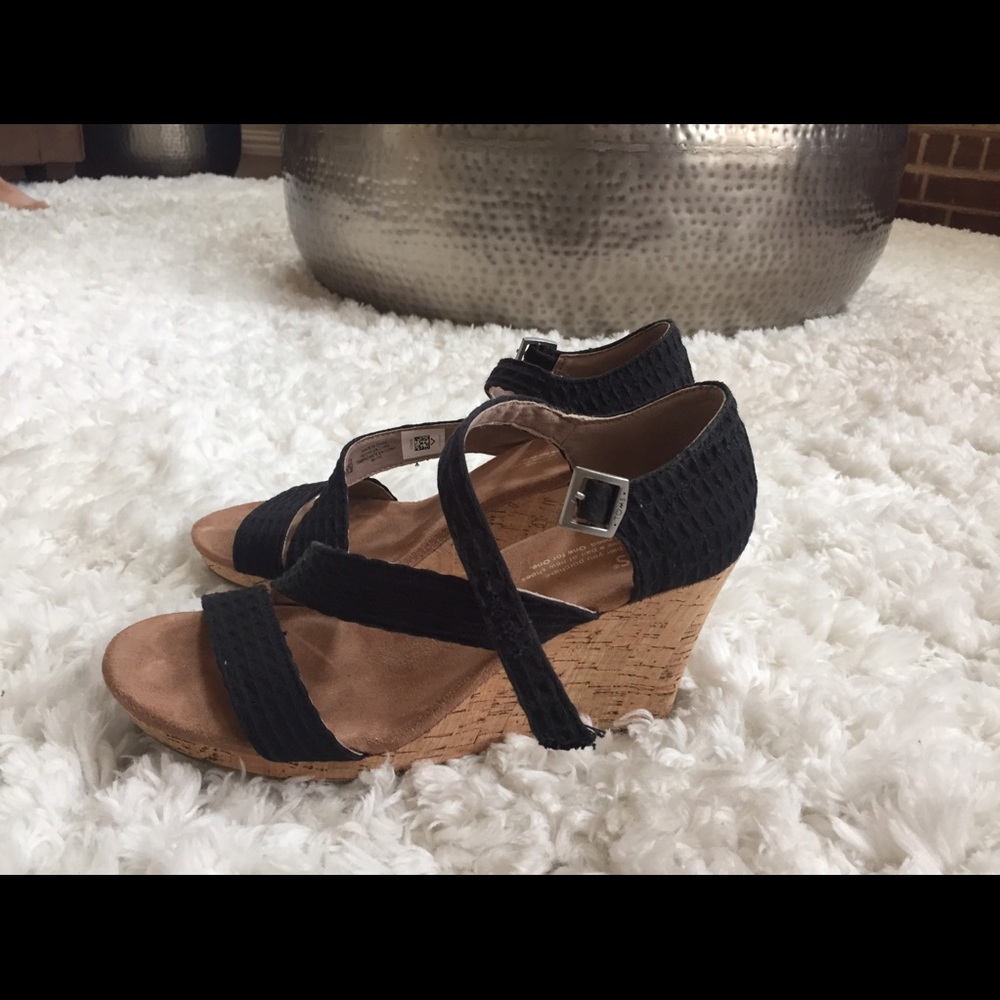 TOMS Black Wedges 8.5