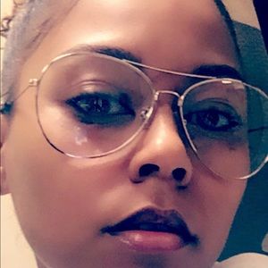 Meet your Posher, Delisa