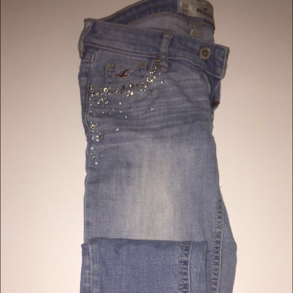 These are a Hollister pair of jeans.