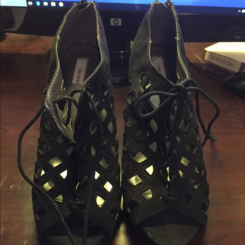 MAURICES LASAR CUT BLK SUEDE PEEP TOE HEELS SZ 9M