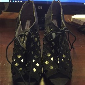 MAURICES LASAR CUT BLK SUEDE PEEP TOE HEELS SZ 9M