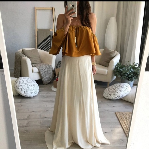 Crop Shoulder Top - Picture 2 of 4