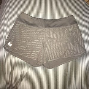 Semi fitted UA workout shorts in gray pattern