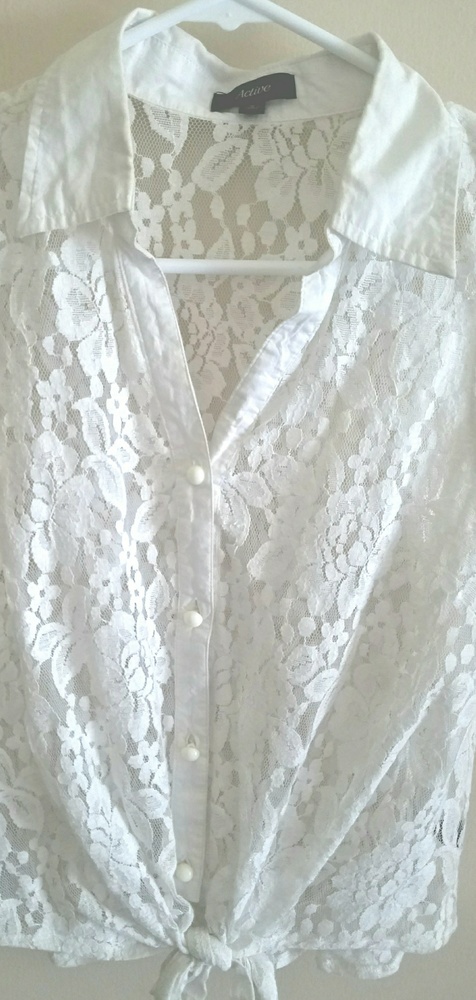 White lace sleeveless button up blouse