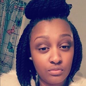 Meet your Posher, Adriana