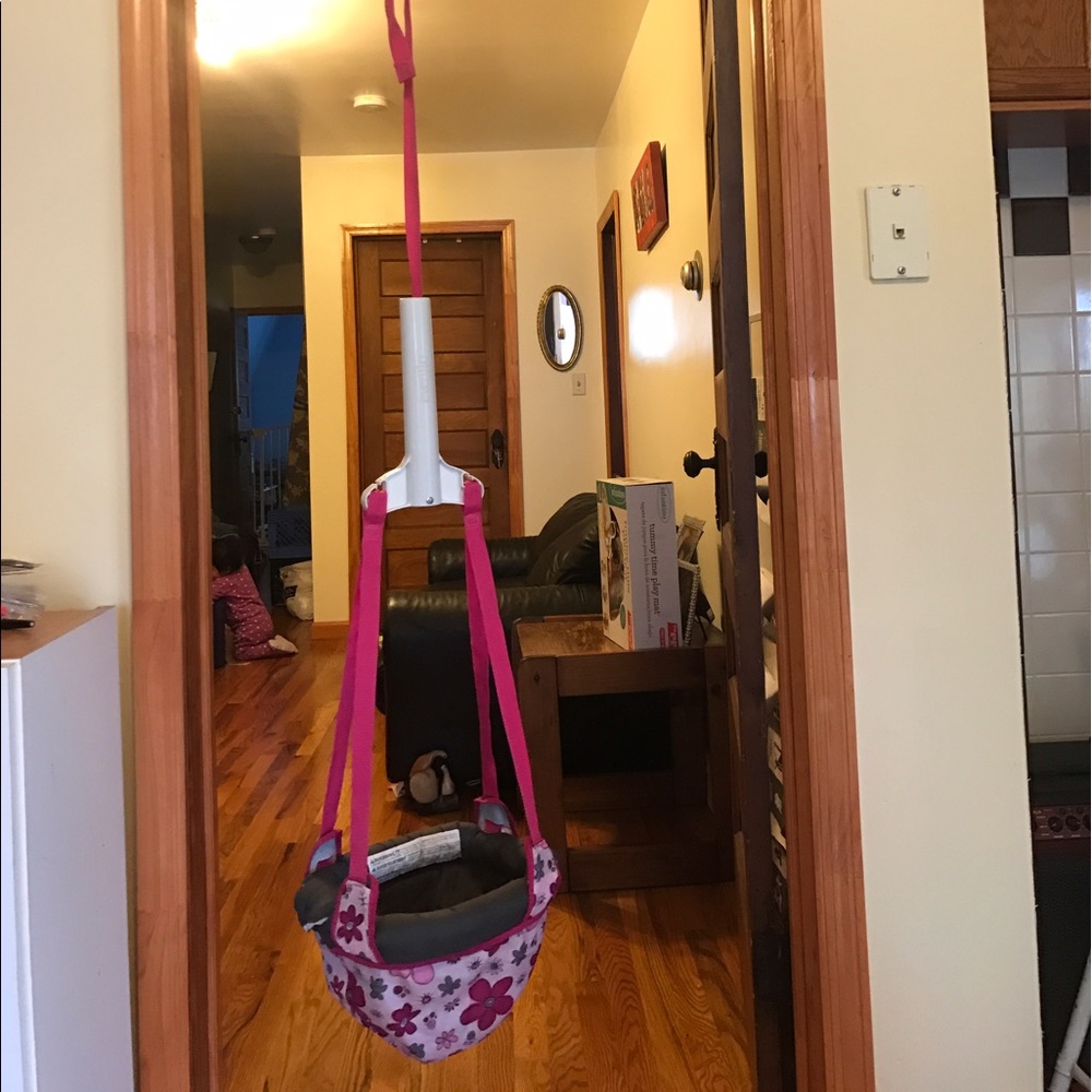 Evenflo exersaucer door jumper in EUC.