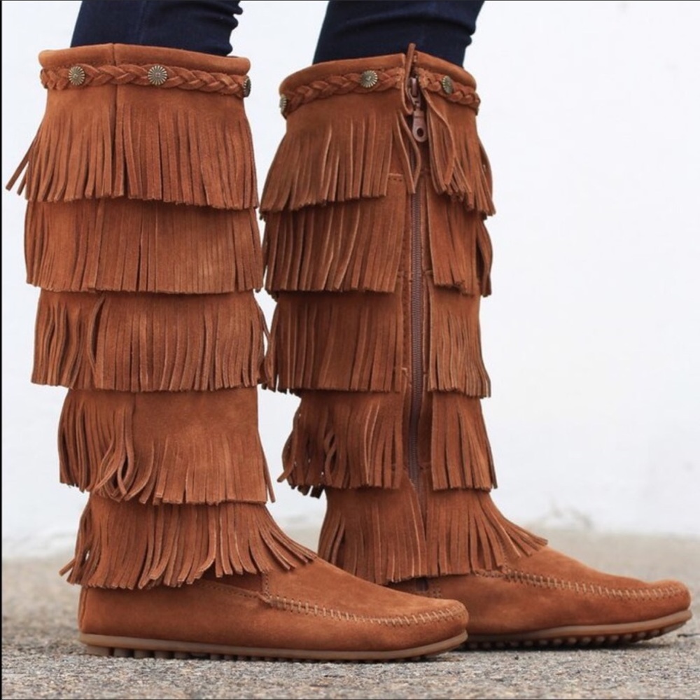 ****SOLD****NEW Minnetonka 5 layer fringe boots
