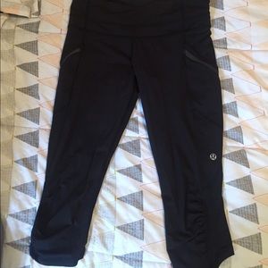 Lululemon Black Crop with Side leg pockets 4