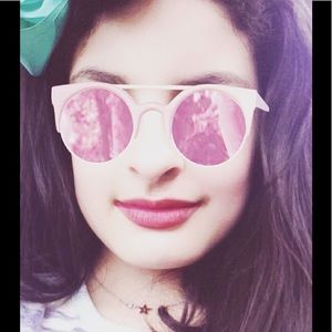 Meet your Posher, Sabrina