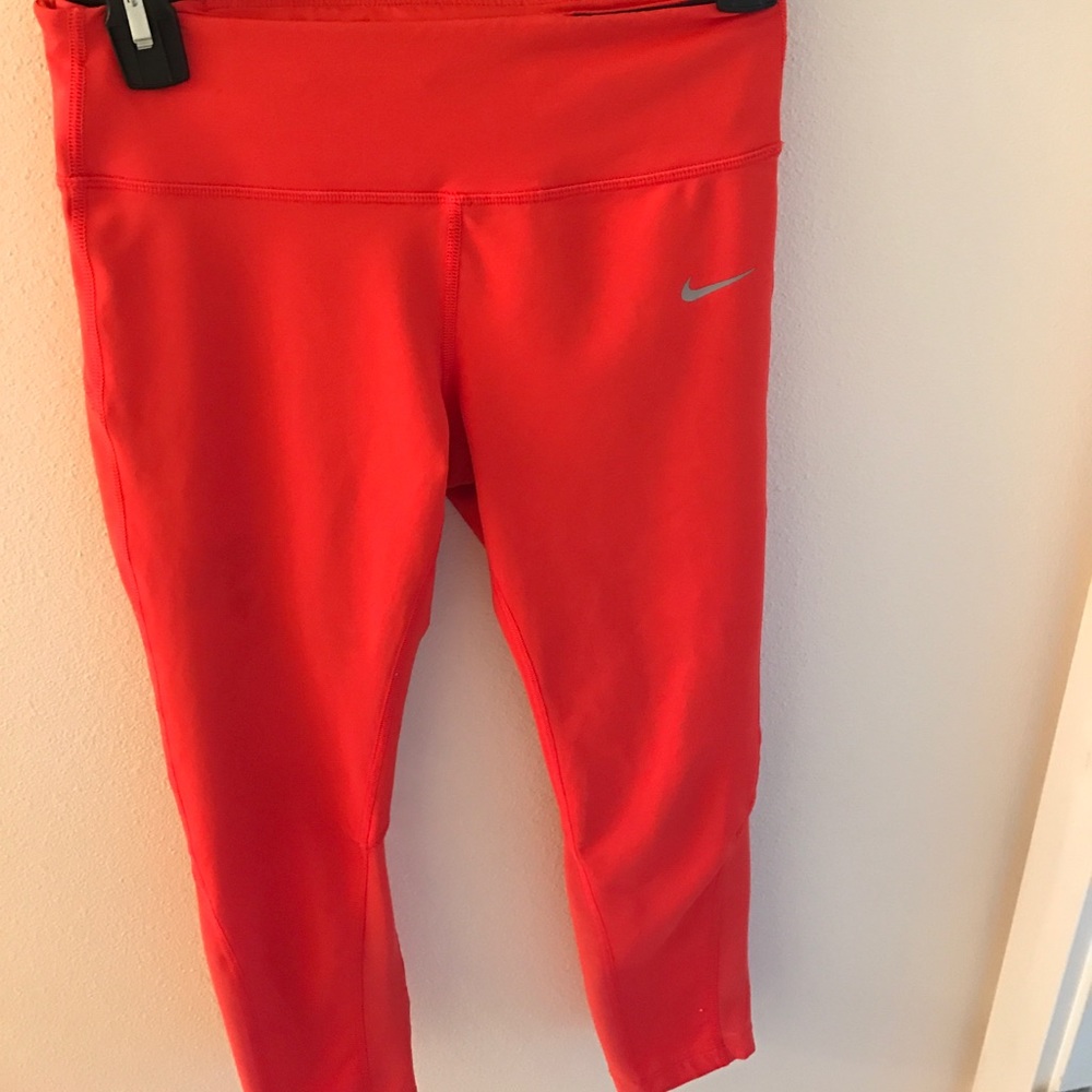Nike Epic Run Lux Crop Tights in red