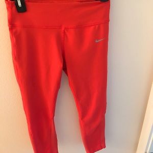 Nike Epic Run Lux Crop Tights in red