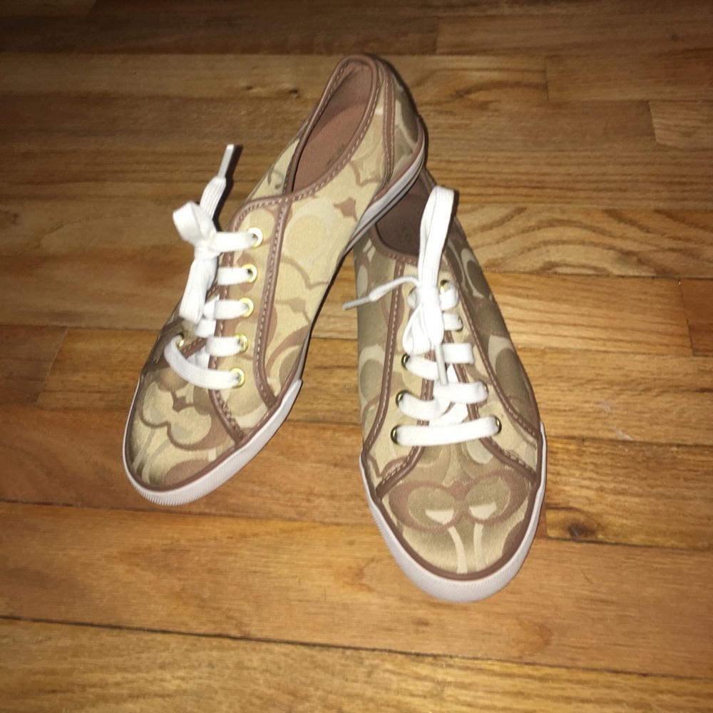 Coach shoes 🌻