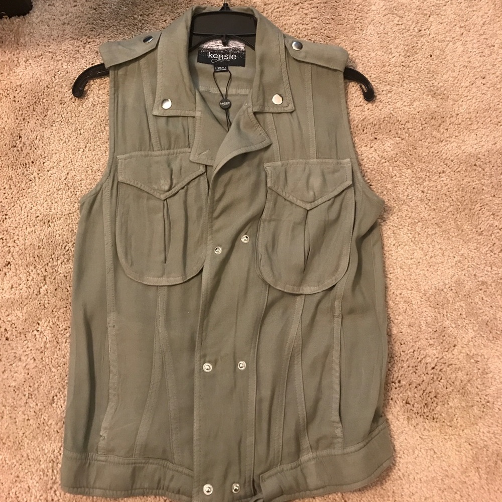 Kensie vest NWT