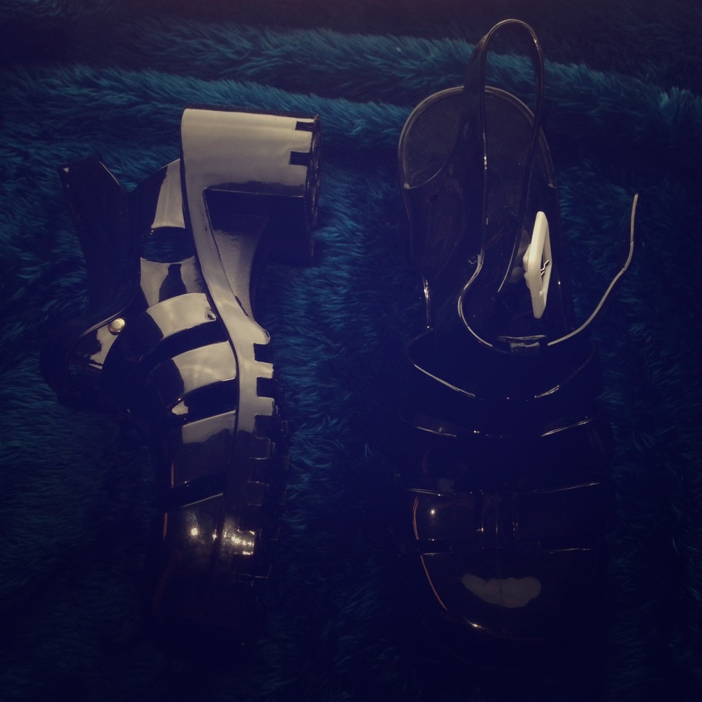 BRAND NEW BLACK HEEL JELLY SANDALS