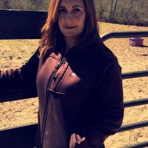 Meet your Posher, Cecilia