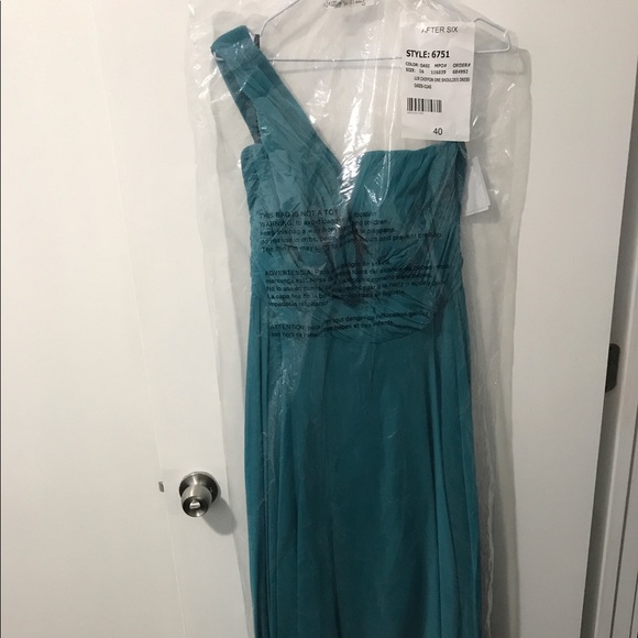Size 16 Brand New bridesmaid dress - Picture 3 of 3