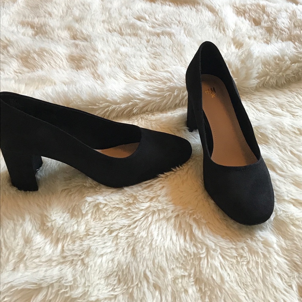 ⚡️FLASH SALE⚡️Black faux suede heels NWOT