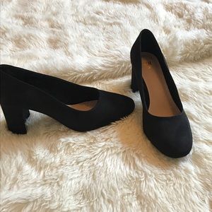 ⚡️FLASH SALE⚡️Black faux suede heels NWOT
