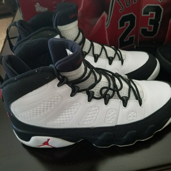 Athletic_Shoes