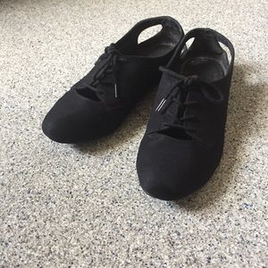 Aldo black suede flats