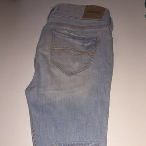 Cropped ripped Abercrombie jeans