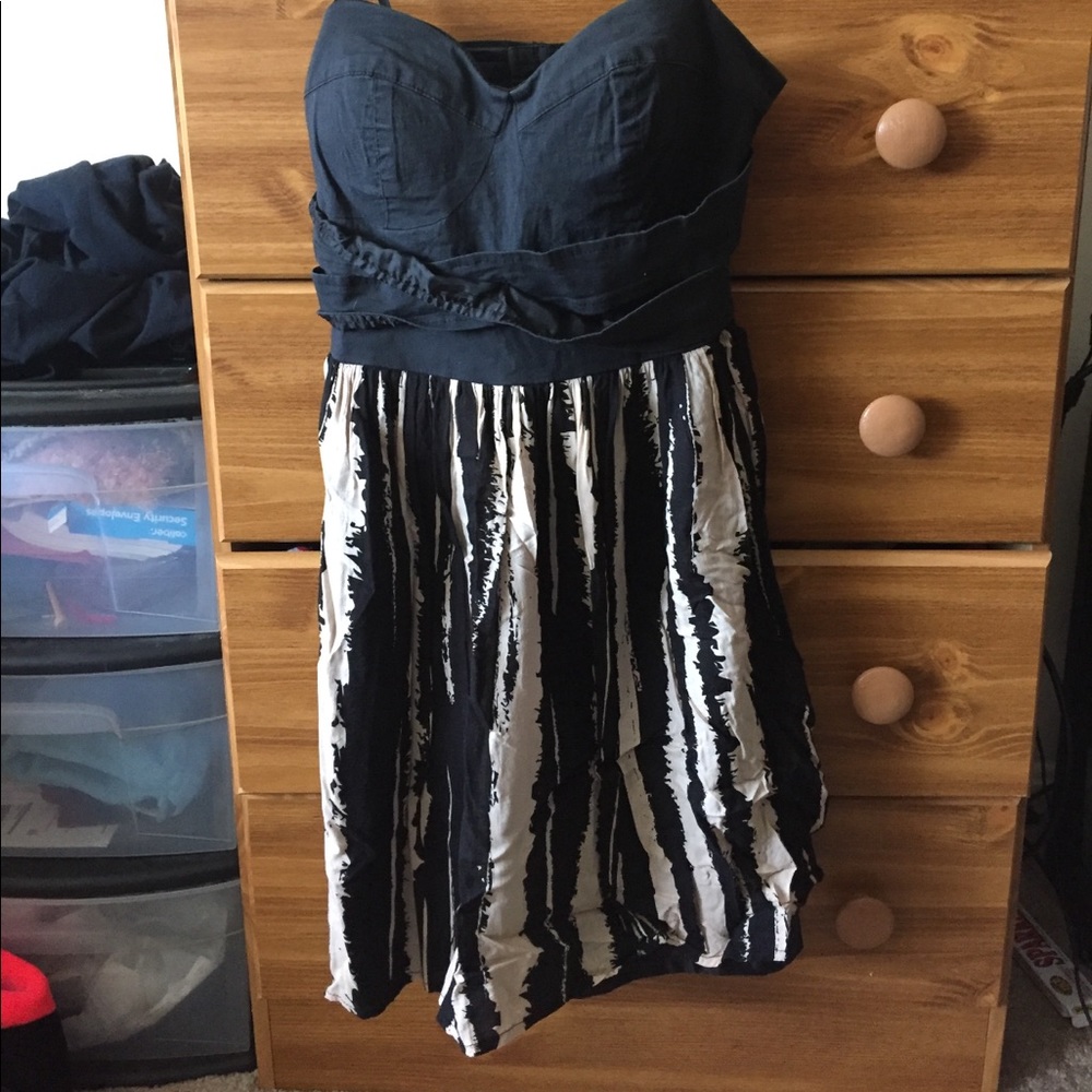 Strapless dress with fun pattern