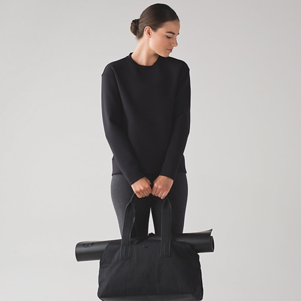 ✖️SOLD✖️ NWT Lululemon Embrace The Space Crew - Picture 1 of 5