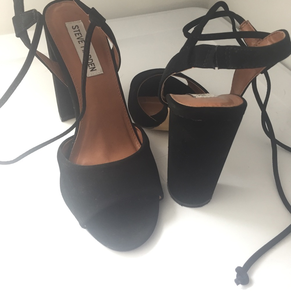 Steve Madden Serrina Block Heel Lace up Sandals