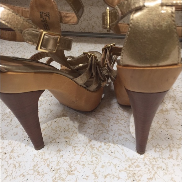 Like new Steve Madden sexy  gold strappy heels Like new 7.5 - Picture 5 of 8