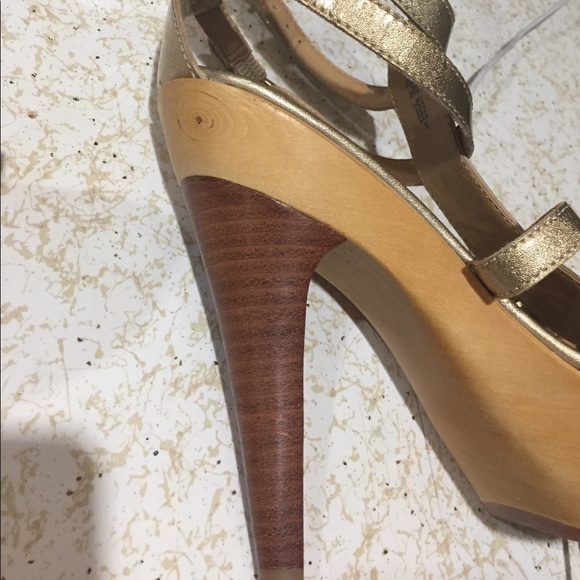 Like new Steve Madden sexy  gold strappy heels Like new 7.5 - Picture 6 of 8