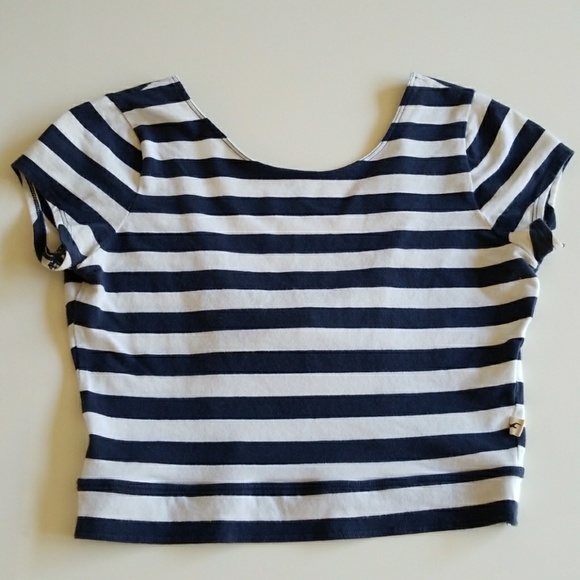 🌴Hollister Striped crop top with open back - Picture 3 of 3