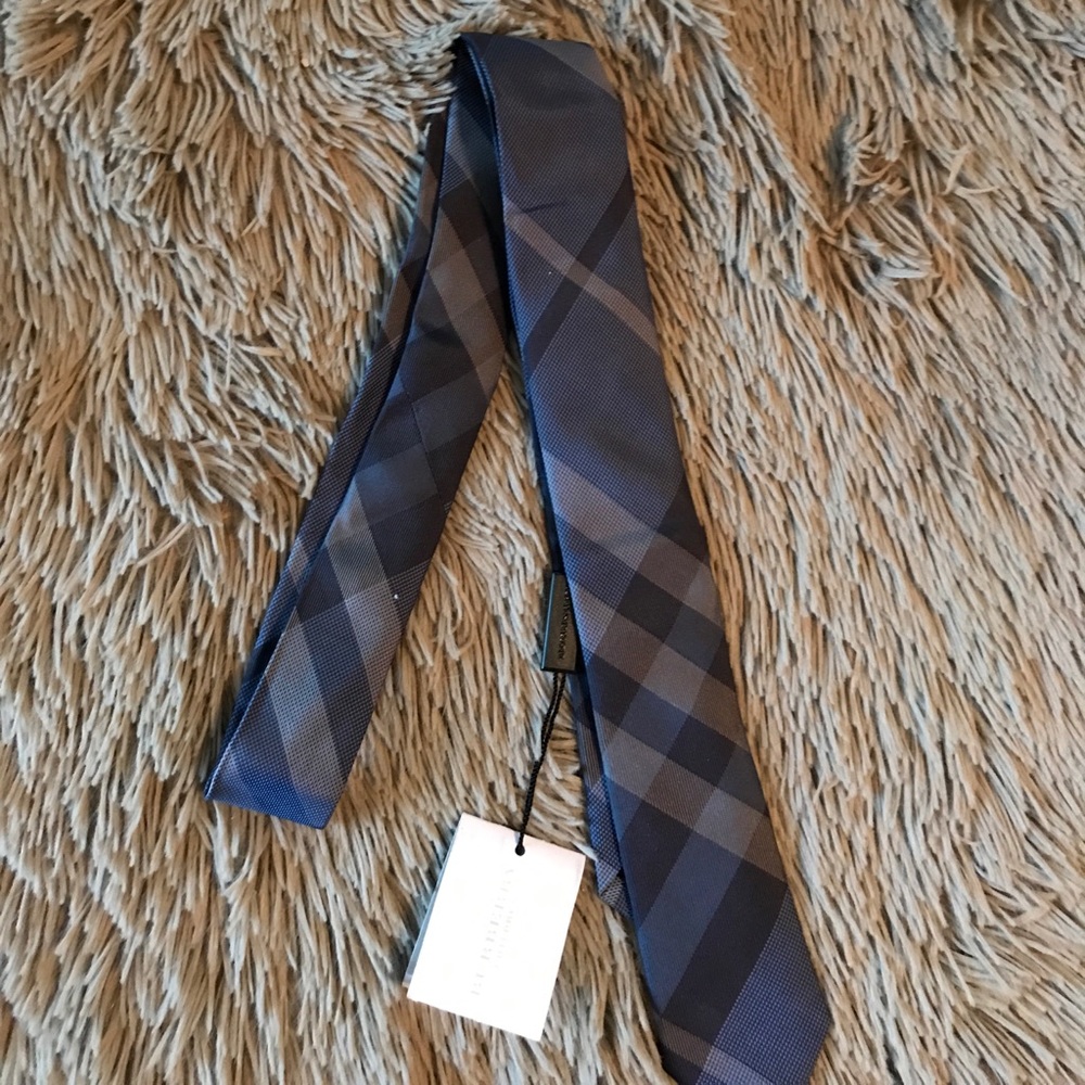 Boys Burberry tie price is firm (no negotiating)